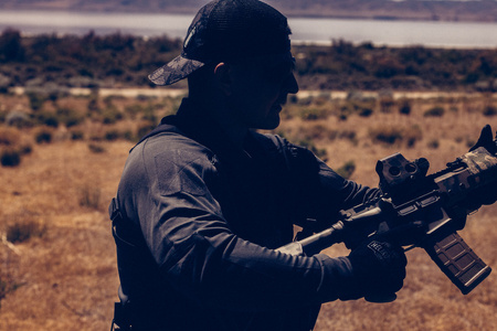 CZAPKA Z DASZKIEM Helikon HAWAIIAN TRUCKER - DARK OPS